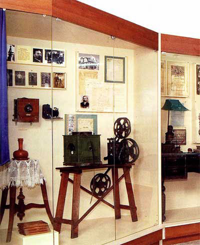 Експозиція, присвячена уродженцю Макіївки О. Ханжонкову та розвитку кінопрокату у місті